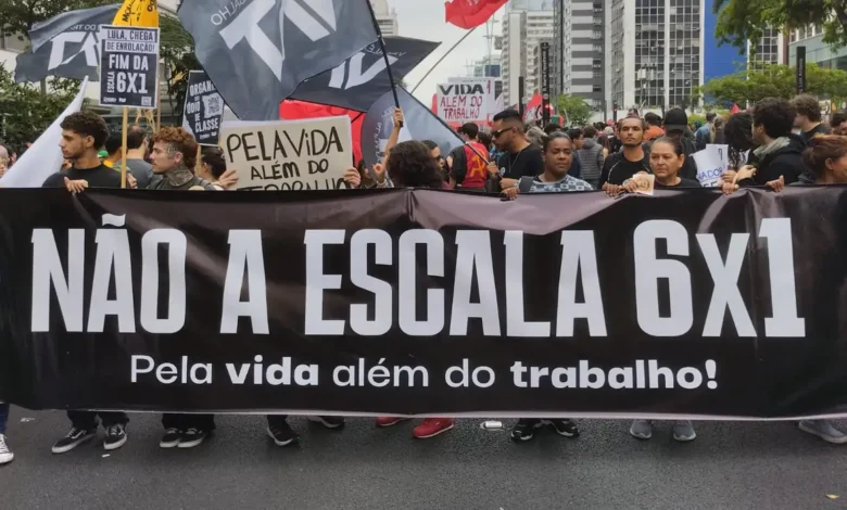 Studio Notícias | Studio TV Manifestantes vão às ruas pelo fim da escala de trabalho 6x1 nesta sexta-feira, 15