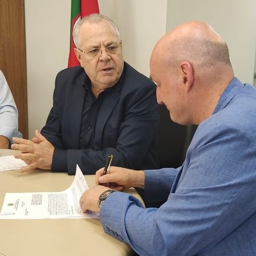 Prefeito de Fagundes Varela firma convênio para instalação de cisternas em propriedades rurais 1 Studio Notícias | Studio TV Prefeito de Fagundes Varela firma convênio para instalação de cisternas em propriedades rurais