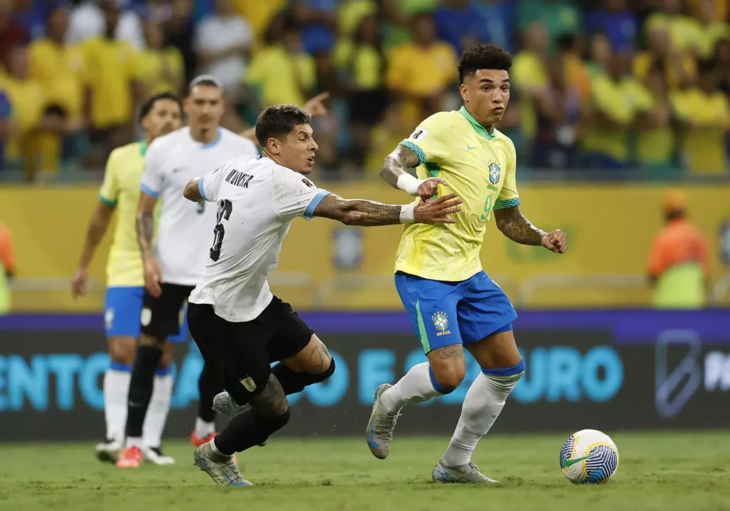 Brasil encerra 2024 com empate contra Uruguai nas Eliminatórias 1 Studio Notícias | Studio TV Brasil encerra 2024 com empate contra Uruguai nas Eliminatórias