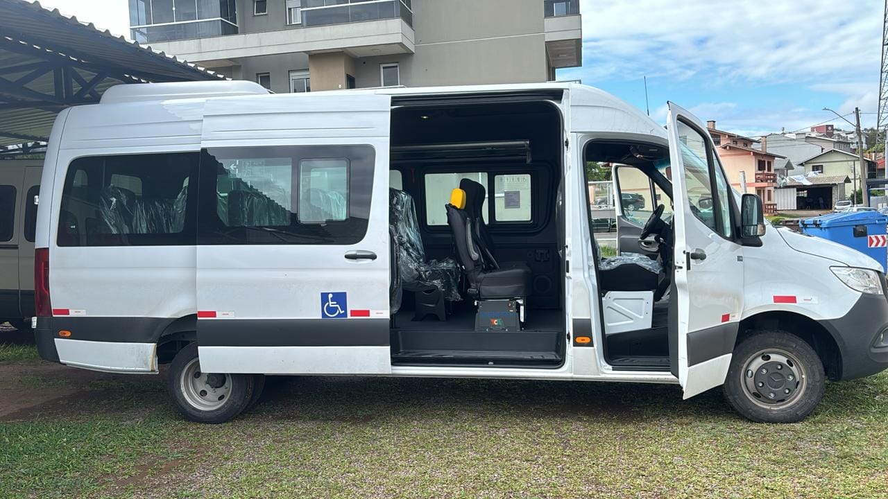 Prefeitura de Vila Flores adquire van minibus com acessibilidade 1 Studio Notícias | Studio TV Prefeitura de Vila Flores adquire van minibus com acessibilidade