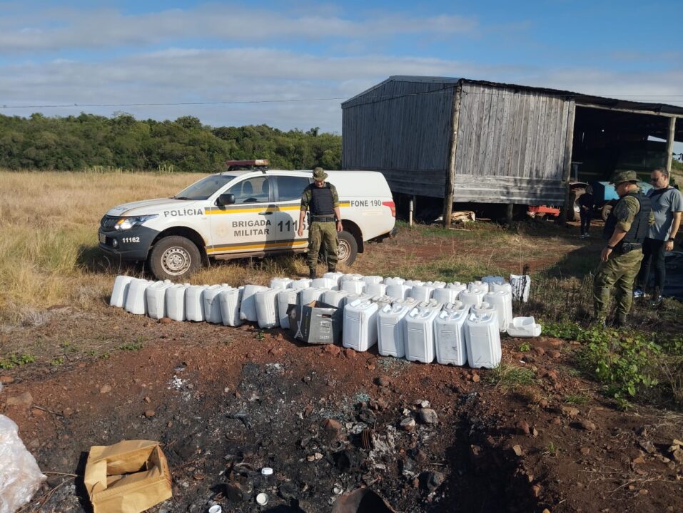 Brigada Militar flagra descarte irregular de embalagens de agrotóxicos em São Borja 1 Studio Notícias | Studio TV Brigada Militar flagra descarte irregular de embalagens de agrotóxicos em São Borja