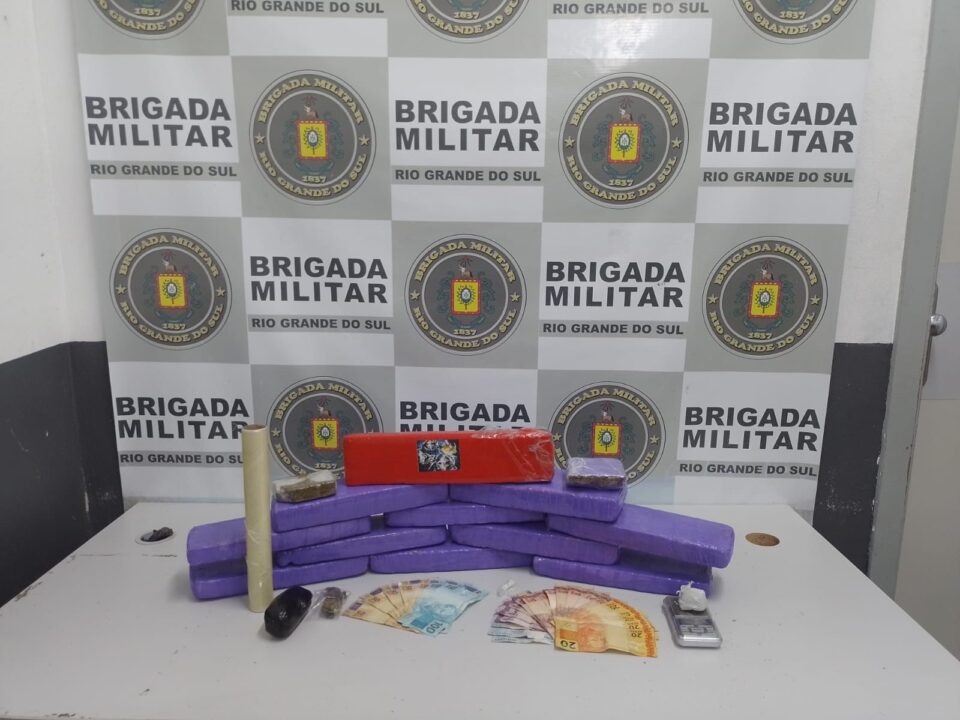 Brigada Militar prende trio com grande quantidade de drogas em Caxias do Sul 1 Studio Notícias | Studio TV Brigada Militar prende trio com grande quantidade de drogas em Caxias do Sul