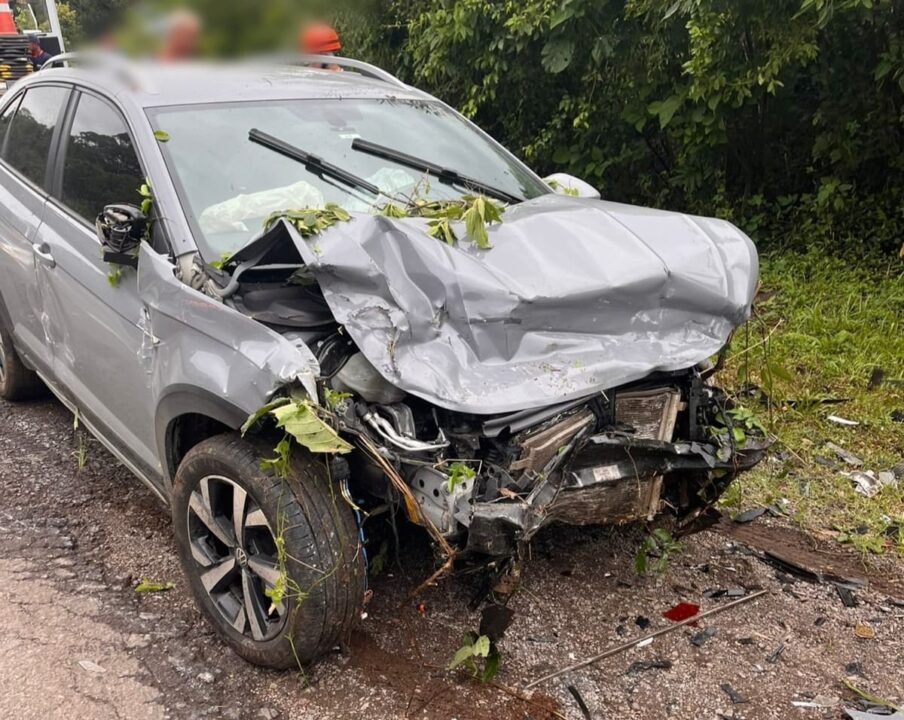 Colisão lateral na ERS-122 em São Vendelino deixa quatro feridos 1 Studio Notícias | Studio TV Colisão lateral na ERS-122 em São Vendelino deixa quatro feridos