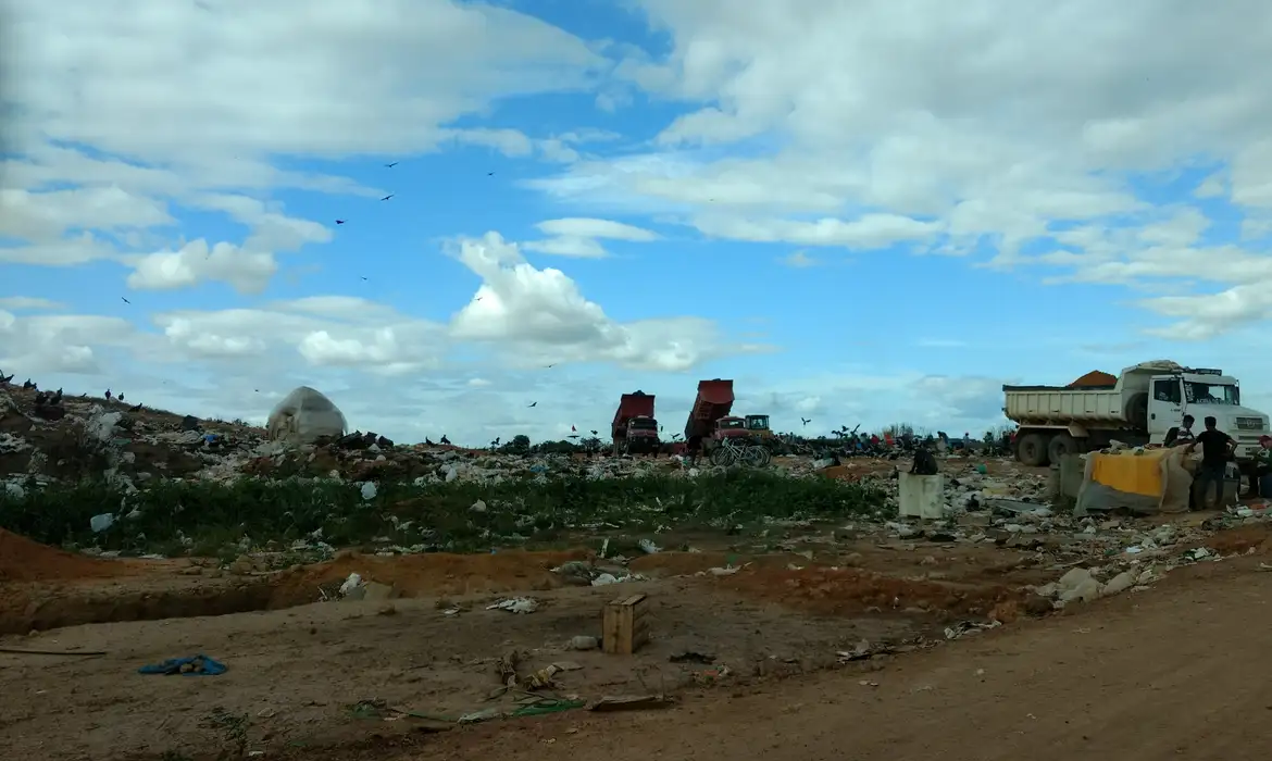 Mais de 41% dos resíduos urbanos no Brasil tiveram destinação inadequada em 2023 1 Studio Notícias | Studio TV Mais de 41% dos resíduos urbanos no Brasil tiveram destinação inadequada em 2023