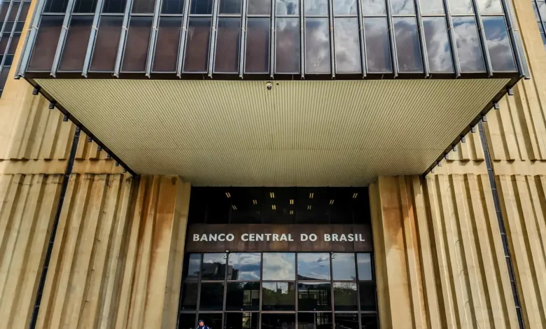 Studio Notícias | Studio TV Copom eleva juros básicos da economia para 12,25% ao ano