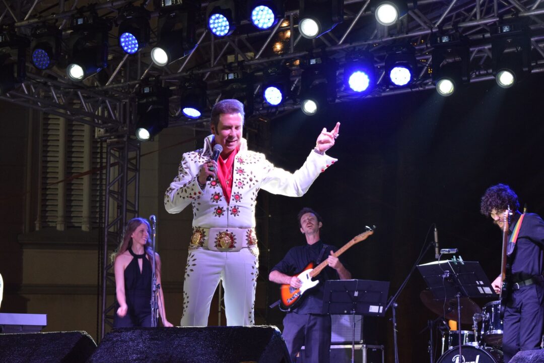 Show Especial com Elvis emociona público no Natal da Longevidade em Veranópolis 1 Studio Notícias | Studio TV Show Especial com Elvis emociona público no Natal da Longevidade em Veranópolis