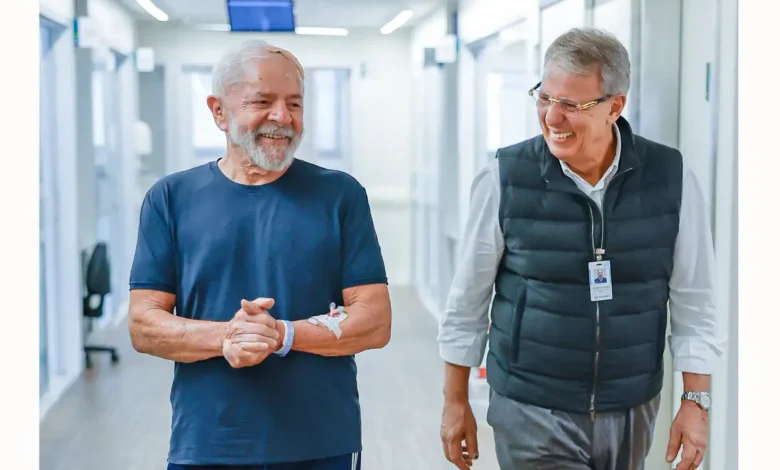 Studio Notícias | Studio TV Lula recebe alta hospitalar após cirurgia e permanece em São Paulo até quinta-feira