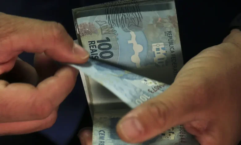 Studio Notícias | Studio TV Pagamento do 13º salário nas prefeituras pode movimentar R$ 29,75 bilhões, aponta CNM
