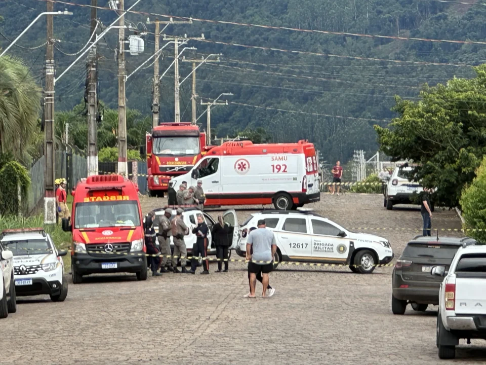 Homem é morto após confronto com a polícia em Encantado em caso de surto violento 1 Studio Notícias | Studio TV Homem é morto após confronto com a polícia em Encantado em caso de surto violento