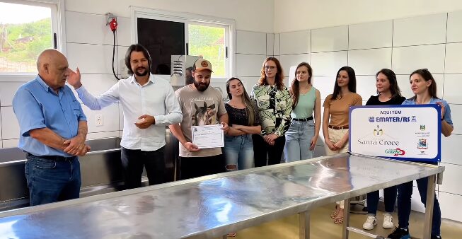 Studio Notícias | Studio TV Prefeitura de Cotiporã incentiva instalação de agroindústrias com inauguração de granja leiteira