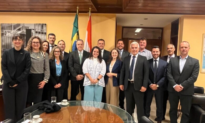 Studio Notícias | Studio TV Comitiva gaúcha liderada pelo governo do Estado se reúne com embaixador na Índia