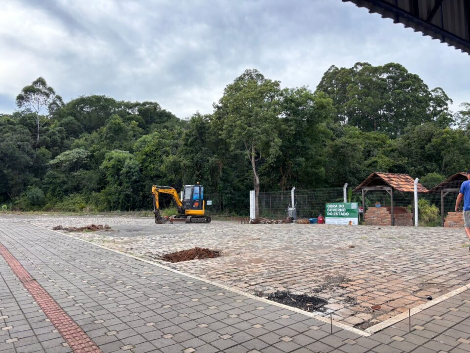 Fagundes Varela investe em cobertura metálica para proteger veículos da saúde 1 Studio Notícias | Studio TV Fagundes Varela investe em cobertura metálica para proteger veículos da saúde