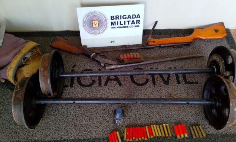 Studio Notícias | Studio TV Brigada Militar apreende espingarda calibre 12 e munições durante abordagem
