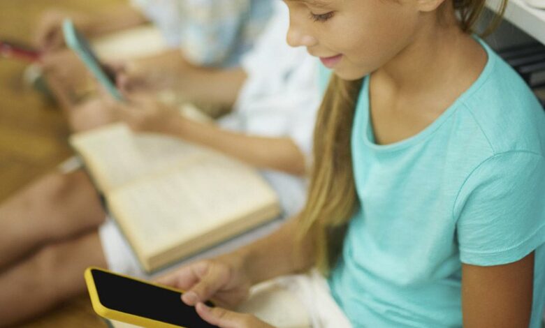 Studio Notícias | Studio TV Restrição dos celulares nas escolas: o que muda com a lei?