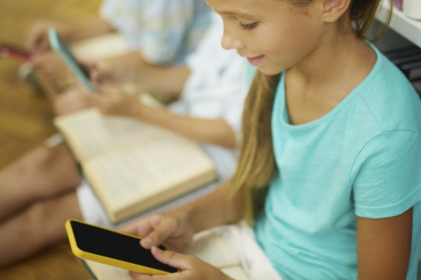 Restrição dos celulares nas escolas: o que muda com a lei? 1 Studio Notícias | Studio TV Restrição dos celulares nas escolas: o que muda com a lei?