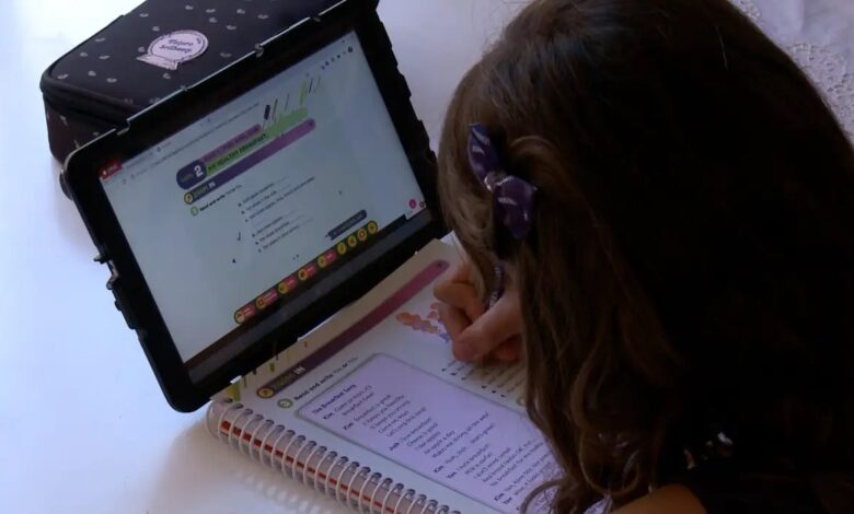 Studio Notícias | Studio TV Uso inadequado da internet pode afetar saúde, diz especialista