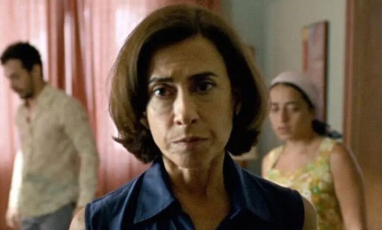 Studio Notícias | Studio TV Fernanda Torres brilha no Globo de Ouro e conquista prêmio inédito para o Brasil