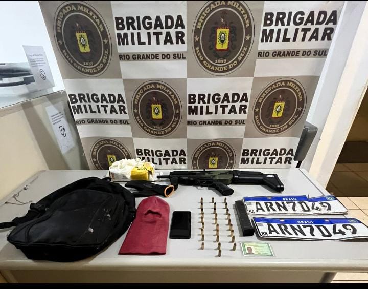Brigada Militar prende homem com submetralhadora e veículo adulterado em Rolante 1 Studio Notícias | Studio TV Brigada Militar prende homem com submetralhadora e veículo adulterado em Rolante