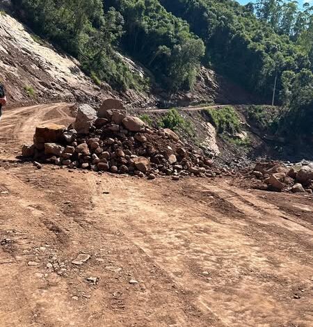 Studio Notícias | Studio TV Prefeitura de Cotiporã acompanha obras na estrada da Zona Picoli