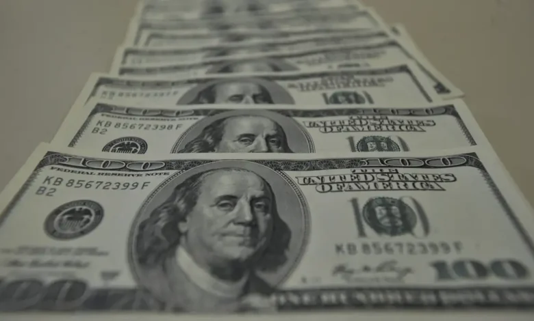 Studio Notícias | Studio TV Dólar cai para R$ 6,02 e atinge menor valor em mais de um mês