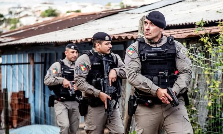 Studio Notícias | Studio TV Brigada Militar apreende 13 armas e 29 kg de drogas em 15 dias na Serra Gaúcha