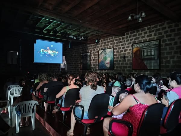 Studio Notícias | Studio TV Prefeitura de Cotiporã realiza primeira edição do cinema infantil com grande sucesso