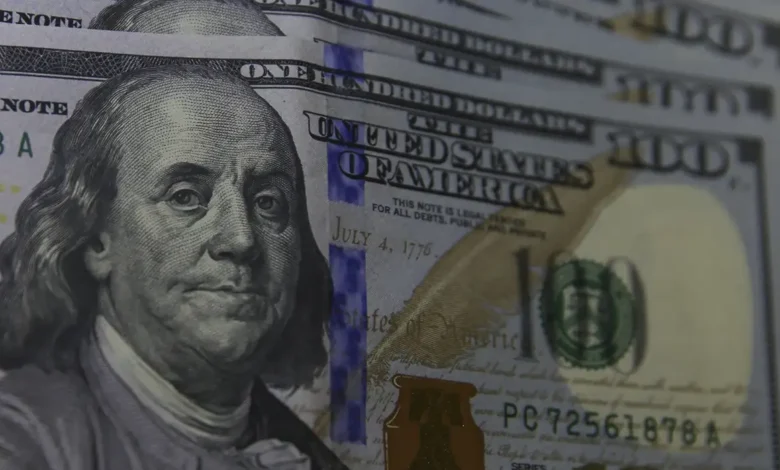 Studio Notícias | Studio TV Dólar cai para R$ 5,94 e fecha no menor nível desde fim de novembro