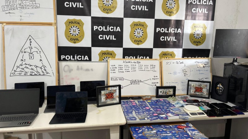 Polícia Civil deflagra Operação Lake House em Xangri-lá e prende seis por crimes cibernéticos 1 Studio Notícias | Studio TV Polícia Civil deflagra Operação Lake House em Xangri-lá e prende seis por crimes cibernéticos