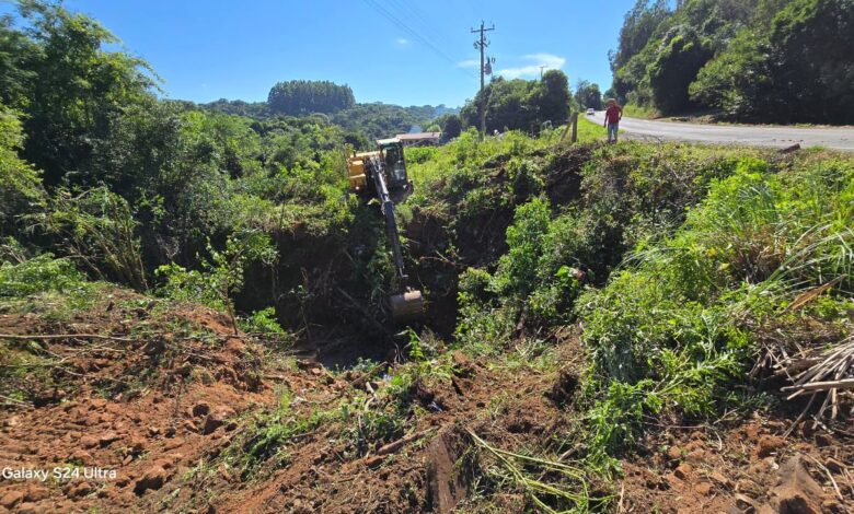 Studio Notícias | Studio TV Fagundes Varela intensifica limpeza de galerias pluviais para prevenir alagamentos na temporada de chuvas