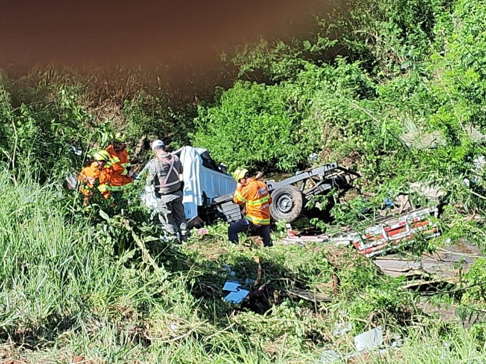Acidente grave na ERS-122 resulta em morte e deixa dois feridos em Bom Princípio 1 Studio Notícias | Studio TV Acidente grave na ERS-122 resulta em morte e deixa dois feridos em Bom Princípio