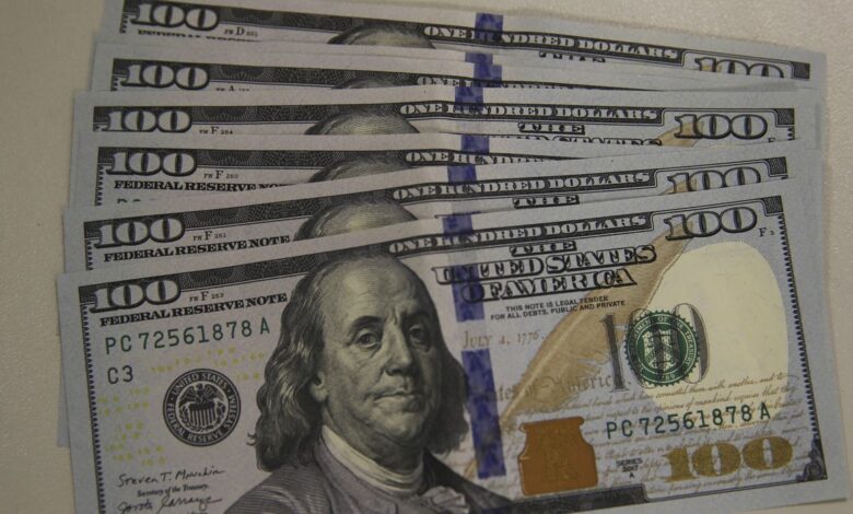 Studio Notícias | Studio TV Dólar cai pela sétima vez seguida e fecha em R$ 5,64