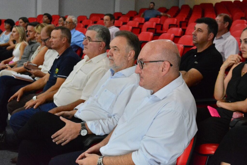 Fagundes Varela recebe, pelo segundo ano, a reunião do Parlamento Regional 2 Studio Notícias | Studio TV Fagundes Varela recebe, pelo segundo ano, a reunião do Parlamento Regional
