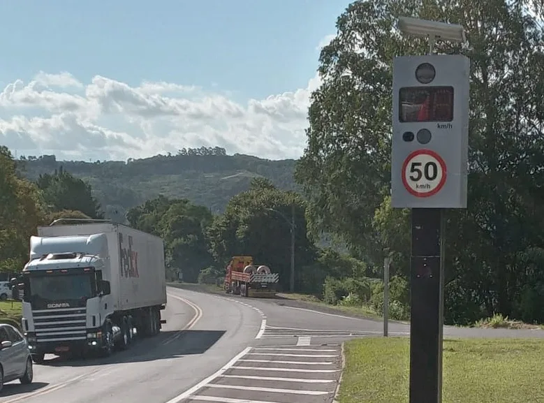 Novos radares são instalados na Serra Gaúcha e Vale do Caí; veja onde estão os equipamentos 1 Studio Notícias | Studio TV Novos radares são instalados na Serra Gaúcha e Vale do Caí; veja onde estão os equipamentos