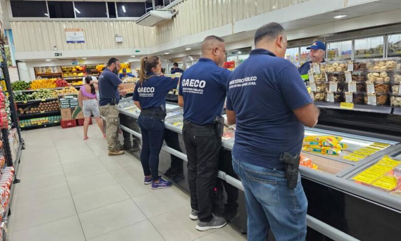 Studio Notícias | Studio TV Fiscalização apreende mais de 700 quilos de alimentos impróprios para consumo em Torres