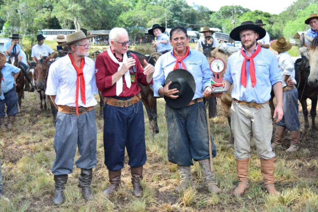 CTG Alma Nativa de Fagundes Varela conquista Troféu Exemplo de Gaúcho e homenageia Egídio Binda durante programação do 30º Rodeio Crioulo 8 Studio Notícias | Studio TV CTG Alma Nativa de Fagundes Varela conquista Troféu Exemplo de Gaúcho e homenageia Egídio Binda durante programação do 30º Rodeio Crioulo
