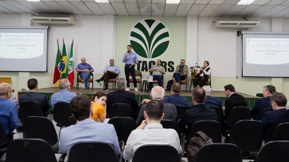 Governo do RS e Federação dos Trabalhadores na Agricultura discutem medidas para mitigar impactos da seca 1 Studio Notícias | Studio TV Governo do RS e Federação dos Trabalhadores na Agricultura discutem medidas para mitigar impactos da seca