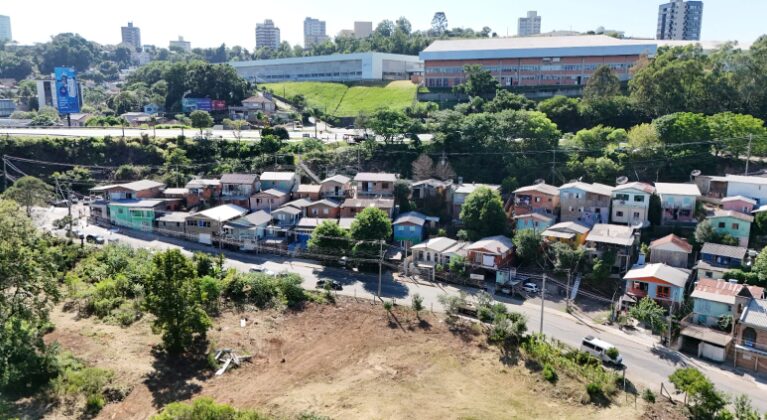 Casas no acesso ao Vale dos Vinhedos ganham nova pintura em Bento Gonçalves 1 Studio Notícias | Studio TV Casas no acesso ao Vale dos Vinhedos ganham nova pintura em Bento Gonçalves