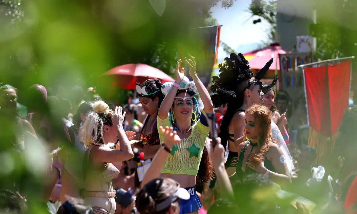 Mulheres receberão atendimento especial durante o Carnaval de SP 1 Studio Notícias | Studio TV Mulheres receberão atendimento especial durante o Carnaval de SP