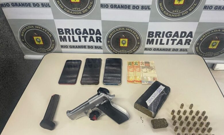 Studio Notícias | Studio TV Brigada Militar prende quatro homens por tráfico de drogas e porte ilegal de arma de fogo em Nova Araçá