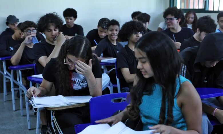 Studio Notícias | Studio TV Pé-de-Meia será depositado na conta de alunos a partir de terça-feira