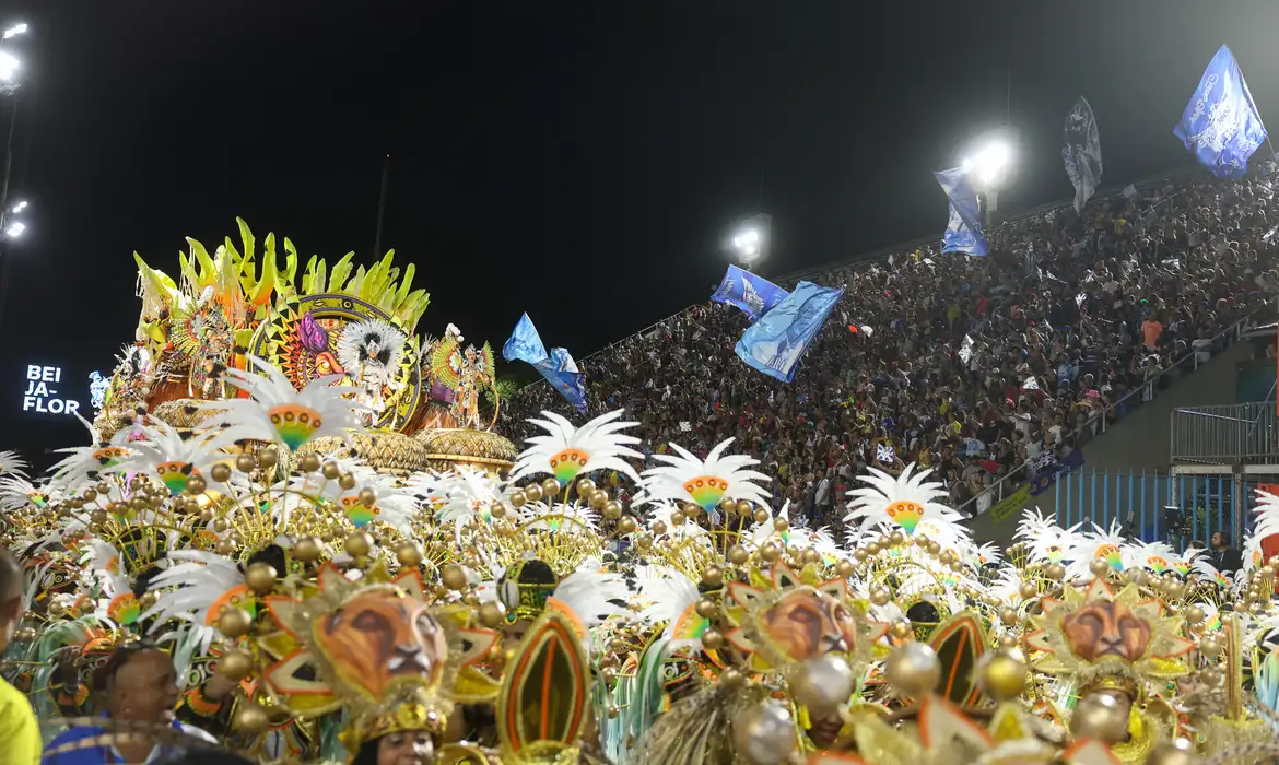 Beija-flor conquista o 15º título do carnaval do Rio de Janeiro 1 Studio Notícias | Studio TV Beija-flor conquista o 15º título do carnaval do Rio de Janeiro