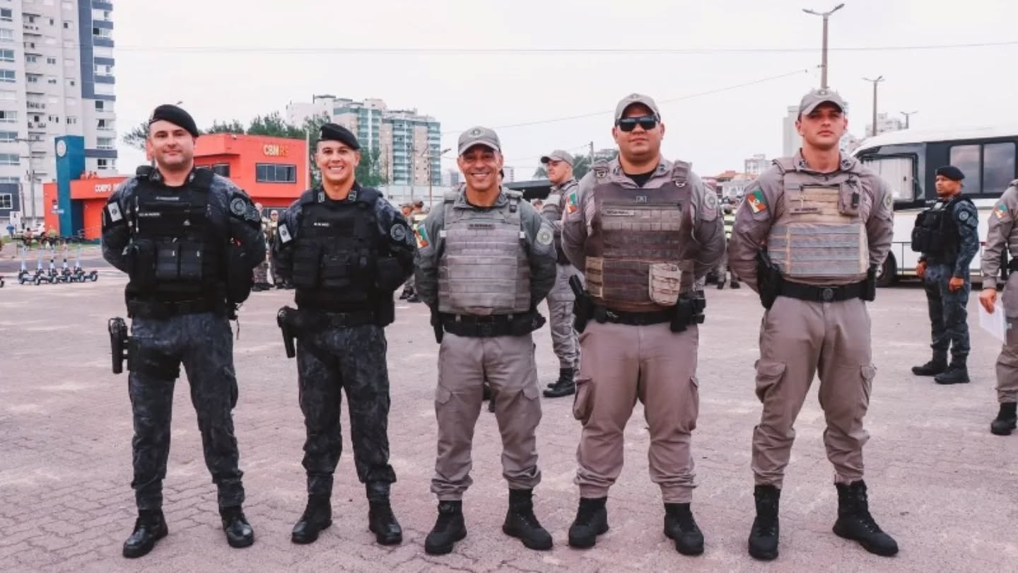 Brigada Militar homenageia policiais que resgataram menina mantida em cárcere privado em Tramandaí 1 Studio Notícias | Studio TV Brigada Militar homenageia policiais que resgataram menina mantida em cárcere privado em Tramandaí