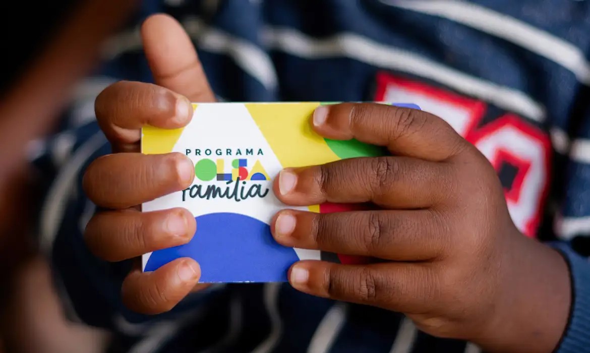 Caixa paga Bolsa Família a beneficiários com NIS de final 4 1 Studio Notícias | Studio TV Caixa paga Bolsa Família a beneficiários com NIS de final 4