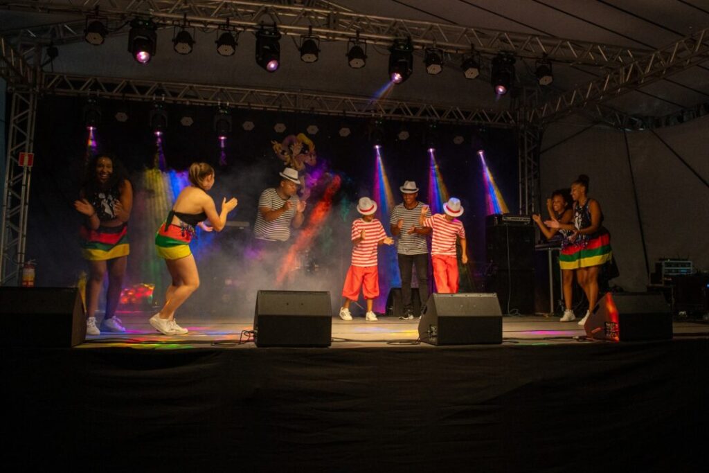 Carnaval de Prata 2025 anima Nova Prata com muita música e diversão 3 Studio Notícias | Studio TV Carnaval de Prata 2025 anima Nova Prata com muita música e diversão