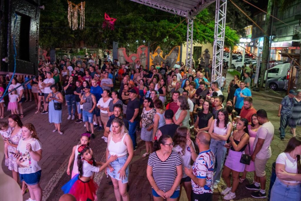 Carnaval de Prata 2025 anima Nova Prata com muita música e diversão 4 Studio Notícias | Studio TV Carnaval de Prata 2025 anima Nova Prata com muita música e diversão