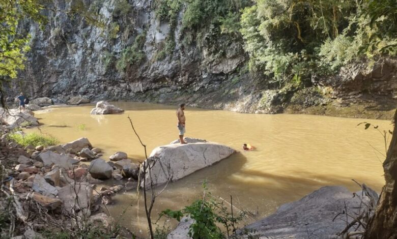 Studio Notícias | Studio TV Jovem de 20 anos desaparece após afogamento no Rio Burati em Bento Gonçalves