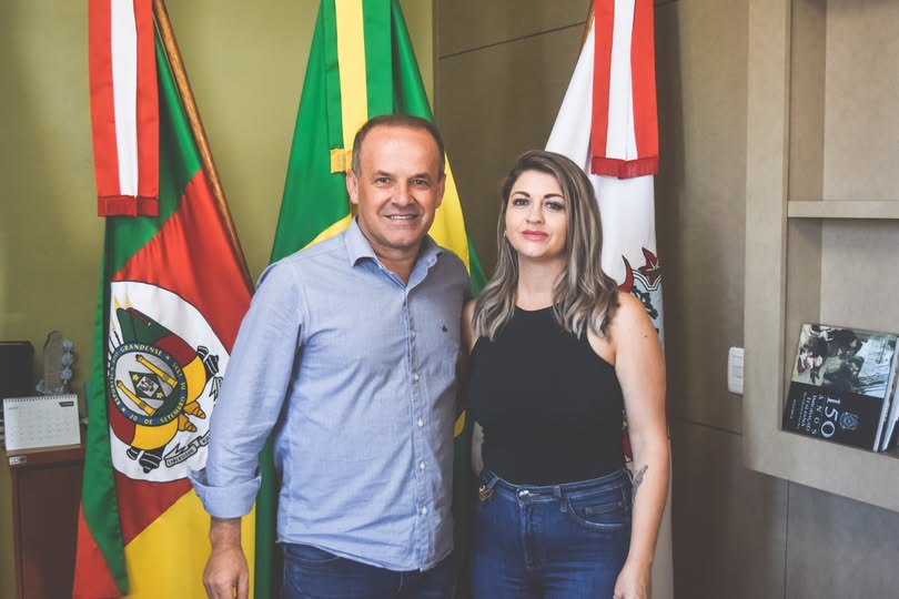 Nova Secretária de Educação assume cargo em Vila Flores 1 Studio Notícias | Studio TV Nova Secretária de Educação assume cargo em Vila Flores