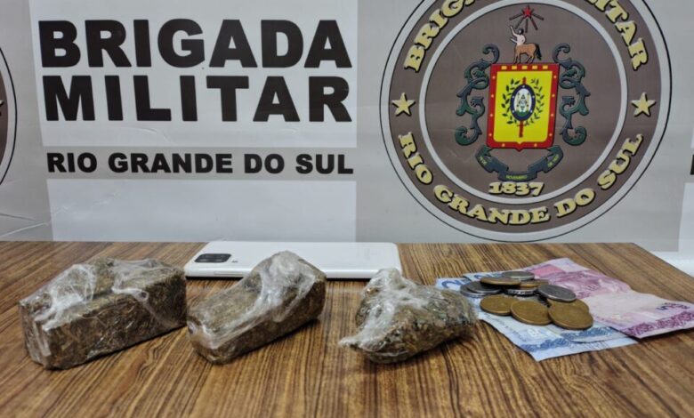 Studio Notícias | Studio TV Brigada Militar de Nova Roma do Sul prende homem por tráfico de drogas na área central da cidade
