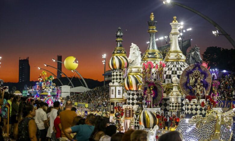 Studio Notícias | Studio TV Rosas de Ouro é campeã do carnaval das escolas de samba de São Paulo