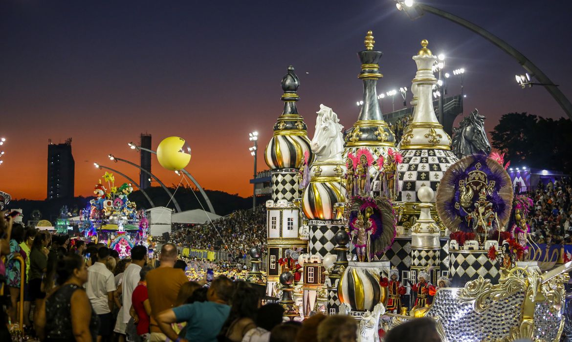 Rosas de Ouro é campeã do carnaval das escolas de samba de São Paulo 1 Studio Notícias | Studio TV Rosas de Ouro é campeã do carnaval das escolas de samba de São Paulo